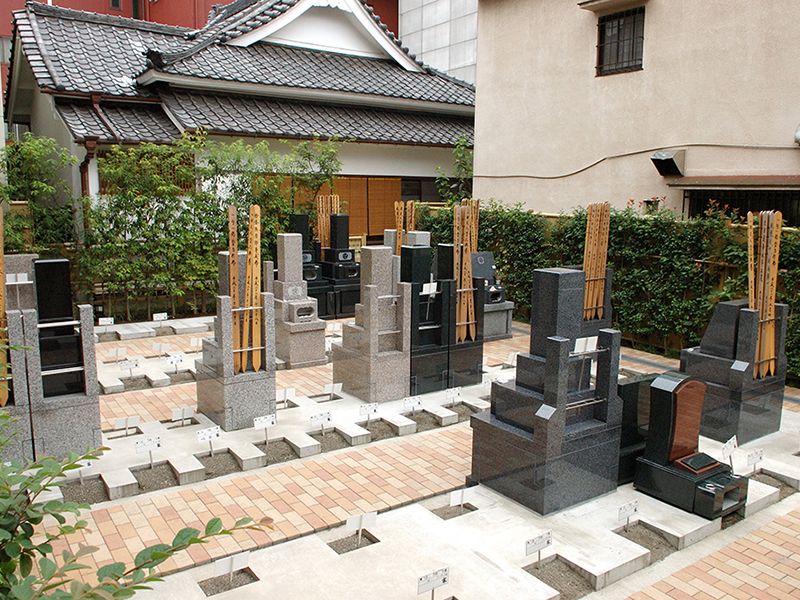 浅草に佇む静かな墓苑