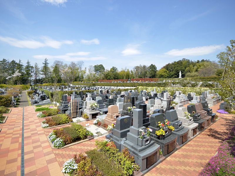 「こどもの国」に隣接した高級公園墓地