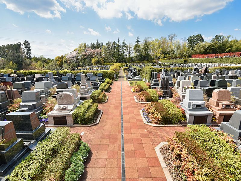 参道が広くお参りしやすいです