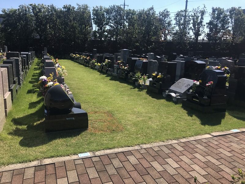 メモリアルパーク川口山王 芝生墓所の風景