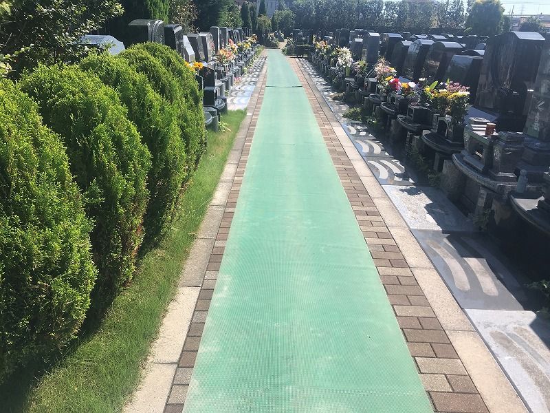 メモリアルパーク川口山王 霊園内の参道