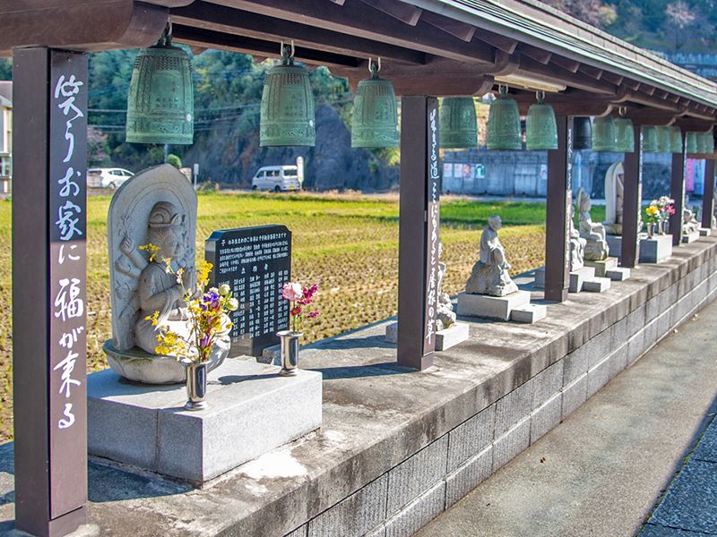 屋根付きの供養墓