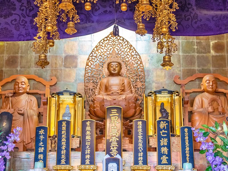仏像を祀る祭壇