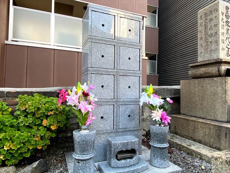 持明院 のうこつぼ