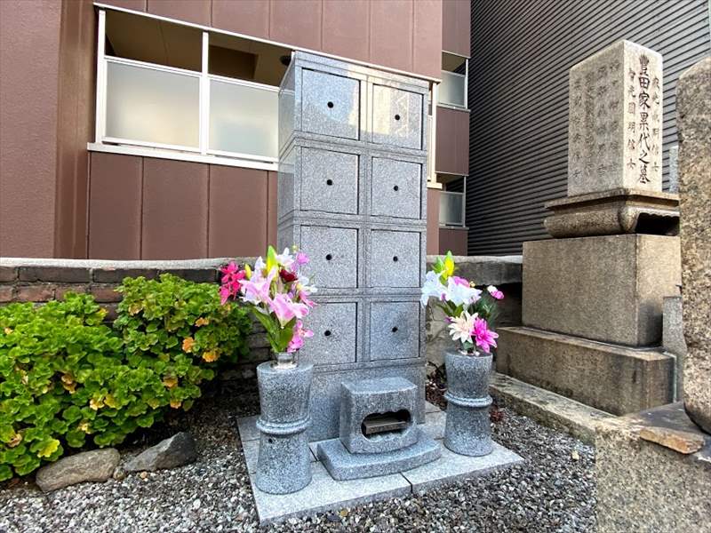 持明院 のうこつぼ