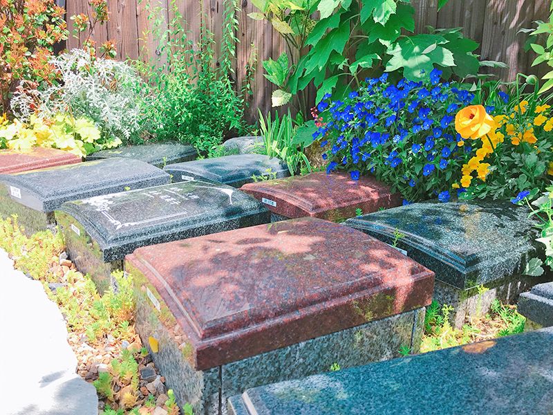 色彩豊かな庭苑を楽しめる樹木葬