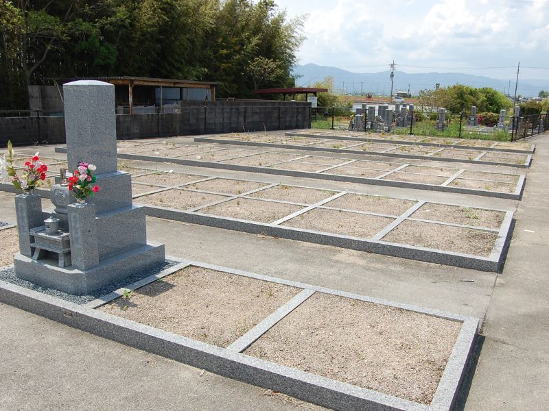 石田共同墓地