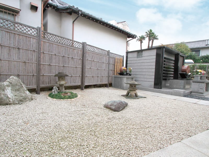 久榮山妙泉寺内の庭園