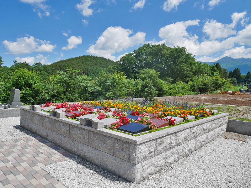 ガーデニング型樹木葬霊園「八ヶ岳フラワージュ」