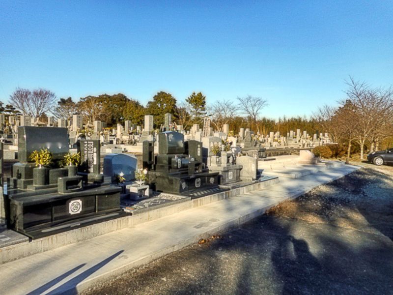 春林院内境内墓地