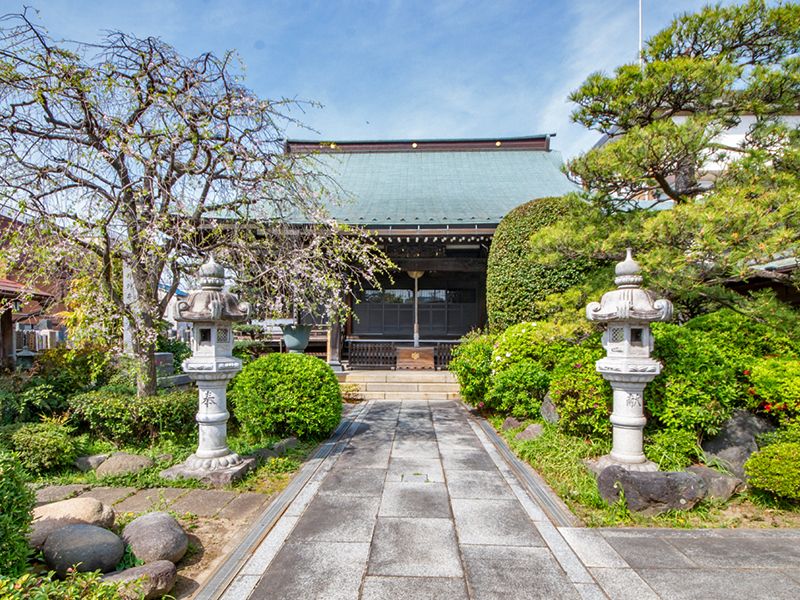 石畳と庭園