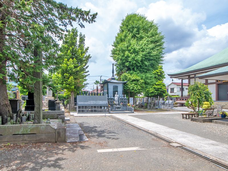 境内の広い通路