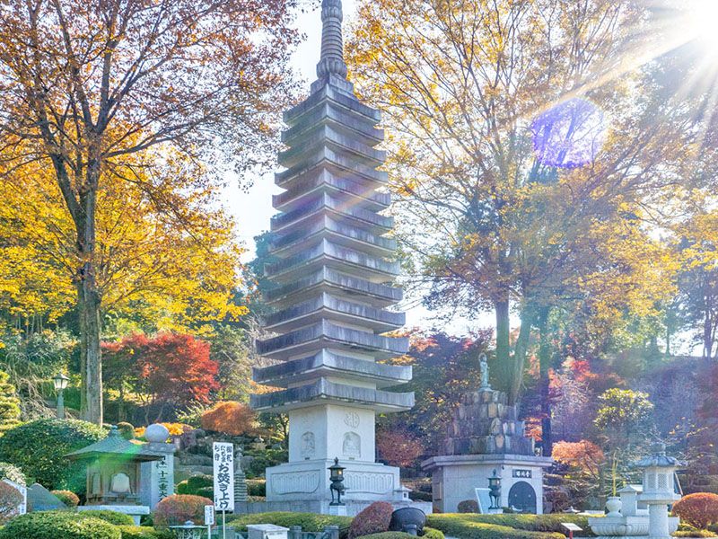 多層の供養塔