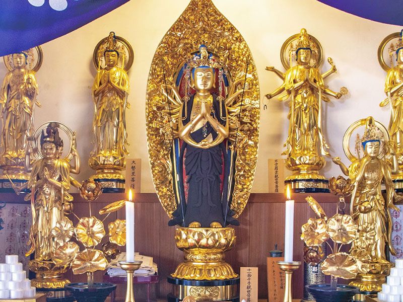 金色の仏像群