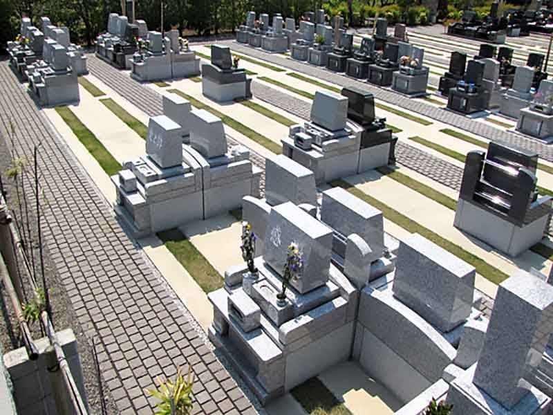 久喜聖地公苑　区画整備された墓域