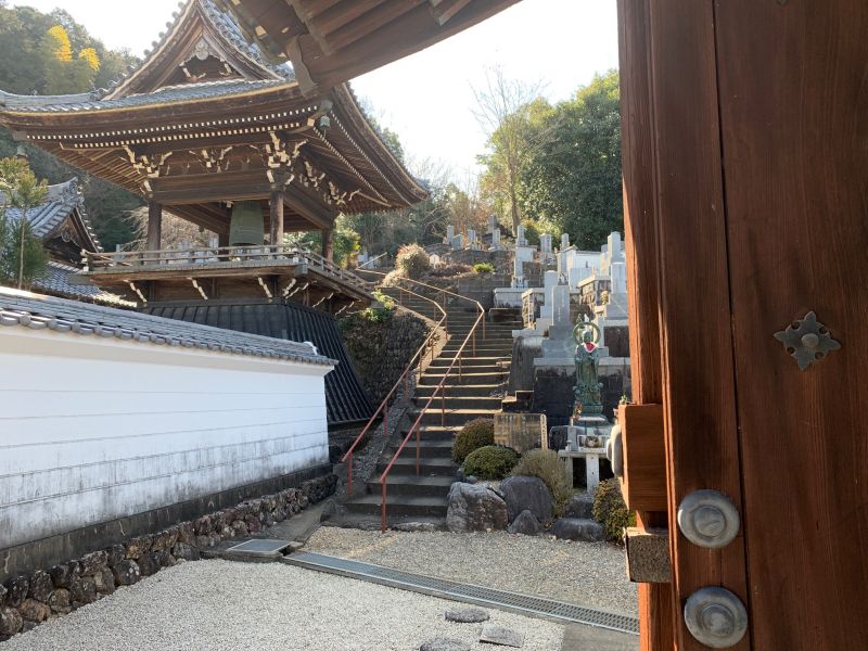 梅龍寺霊苑