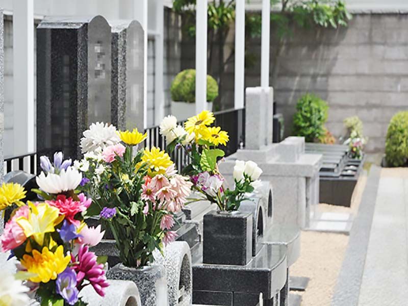 川口元郷聖地　日当たりが良く明るい墓域