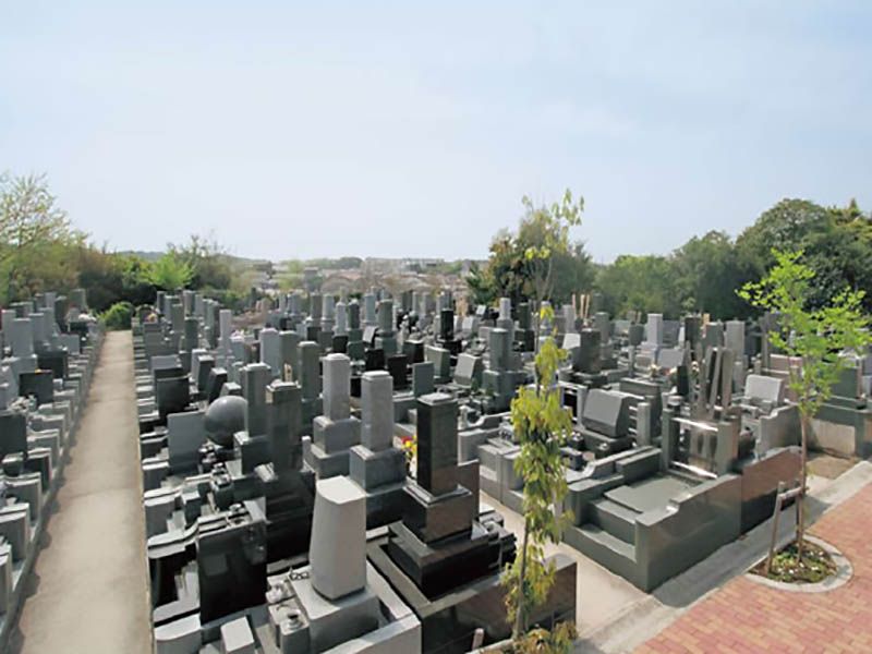 戸塚長沼霊苑　開放感のある墓域