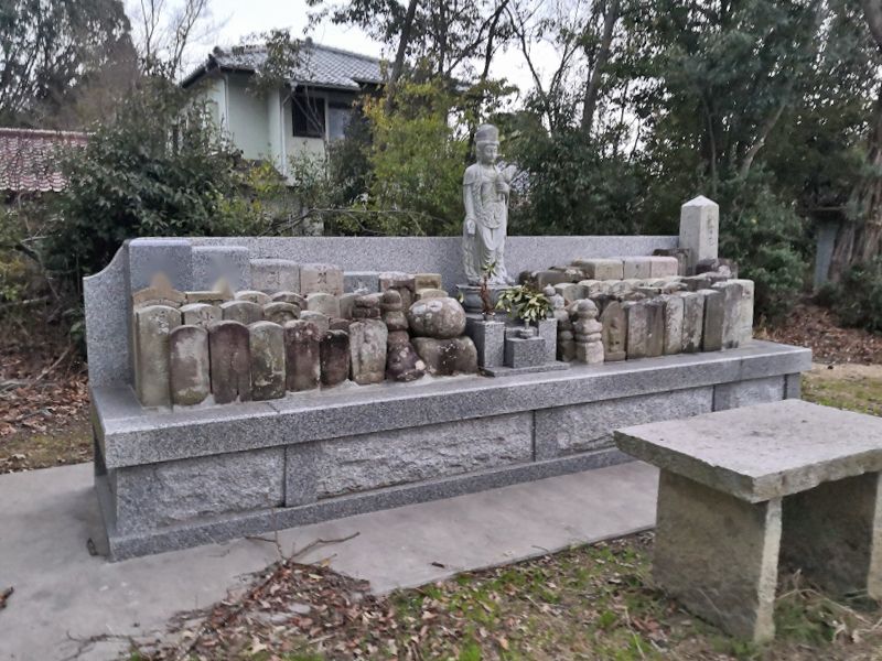 栄東墓地
