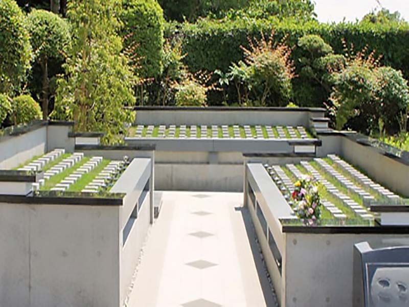 船橋メルヘンパーク 樹木葬墓地「こころの樹」　平坦に整備された参道