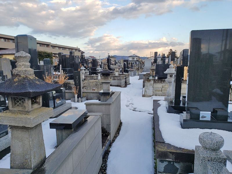 蛇田上中埣墓地