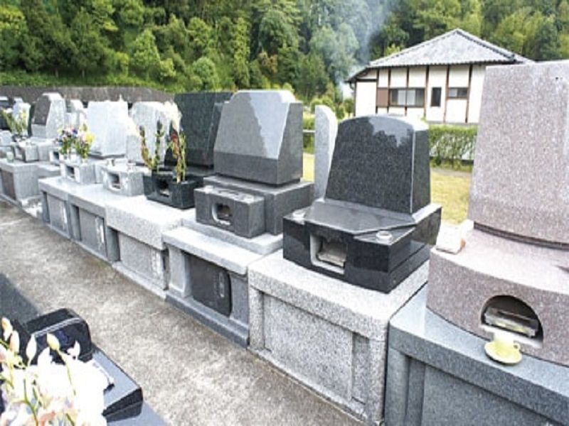 横浜港南台霊園　洋型の墓石