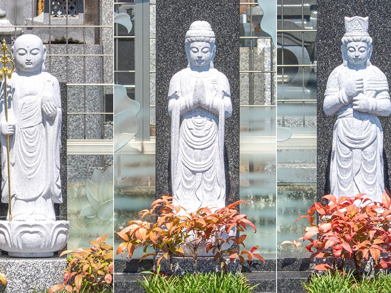 白い地蔵像