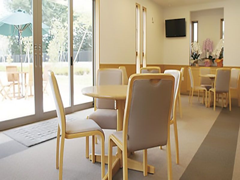 聖苑花みずき東霊苑　室内にも休憩スペースを完備