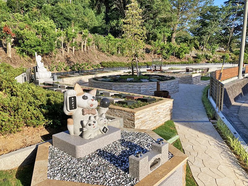 岡部るりやま墓苑