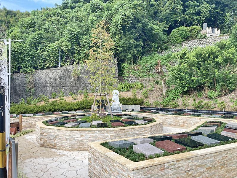 岡部るりやま墓苑