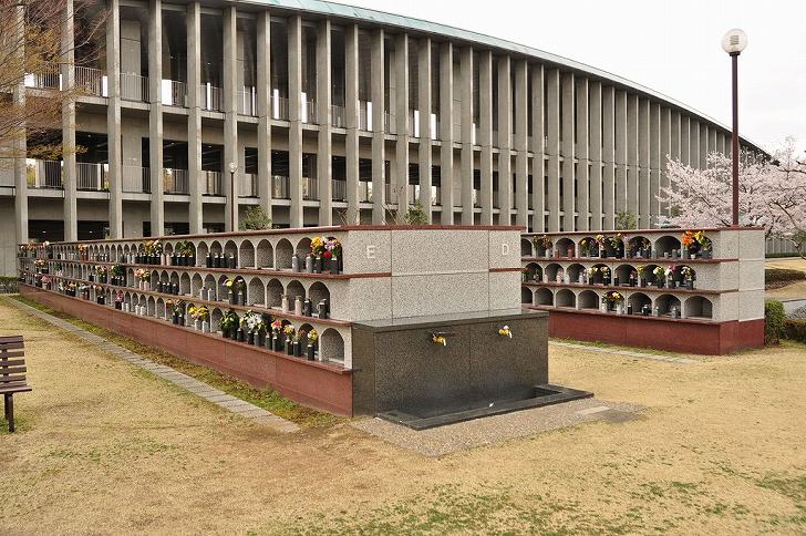 さいたま市営霊園 思い出の里　屋外墓地のすぐ横には水汲み場