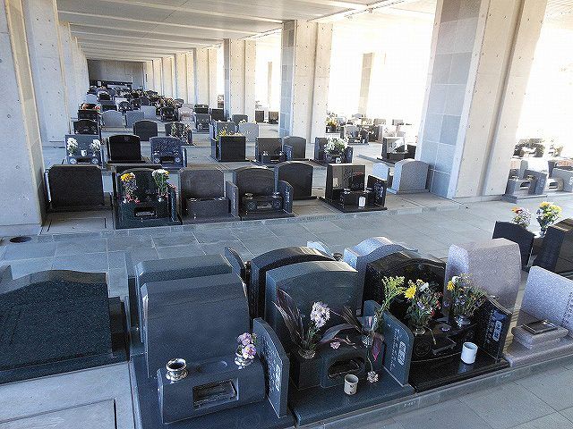さいたま市営霊園 思い出の里　風が抜ける開放的な雰囲気の屋内墓地