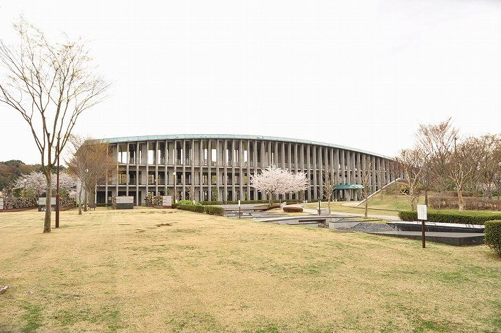 さいたま市営霊園 思い出の里　広い園内と屋内墓地