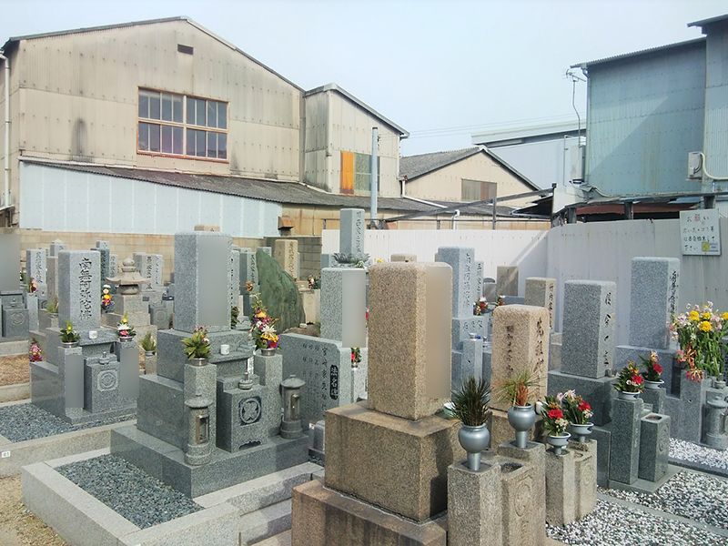 西高井田墓地