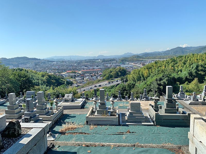 御屋敷山墓苑