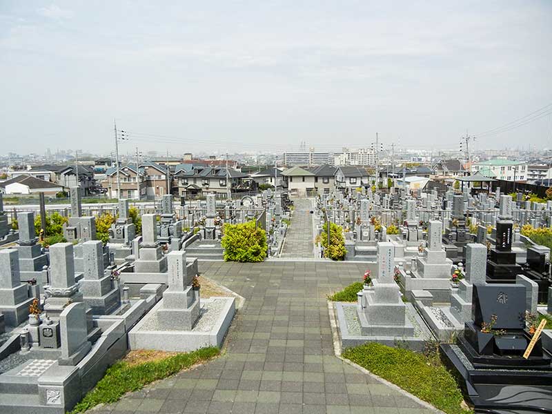 和泉市設 信太山墓地　明るい雰囲気の園内