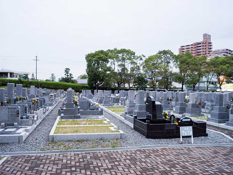 寝屋川市公園墓地　水はけの良い砂利とインターロッキング舗装