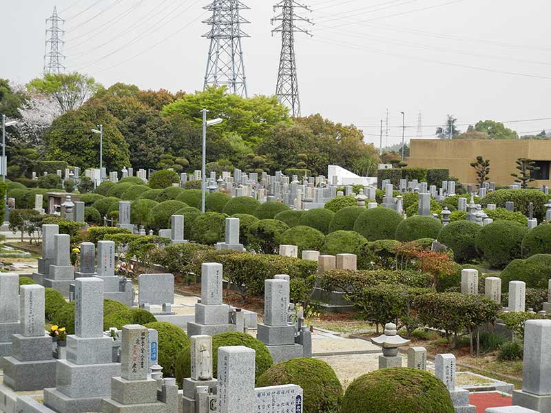 大阪狭山市公園墓地　自然あふれる墓地内