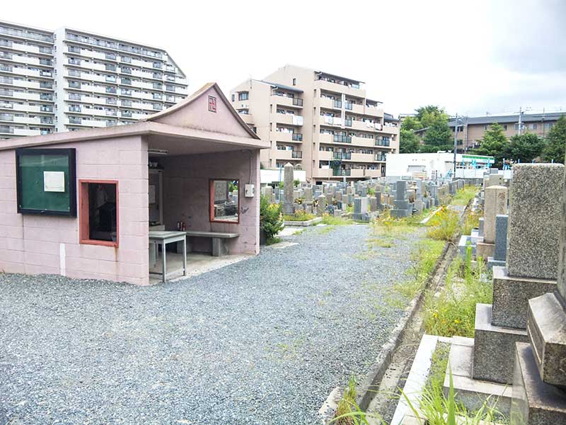 吹田市営 片山墓地　広々とした墓地