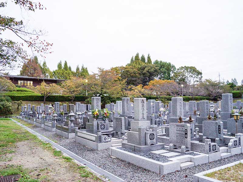 寝屋川市公園墓地　自然に包まれた公園墓地