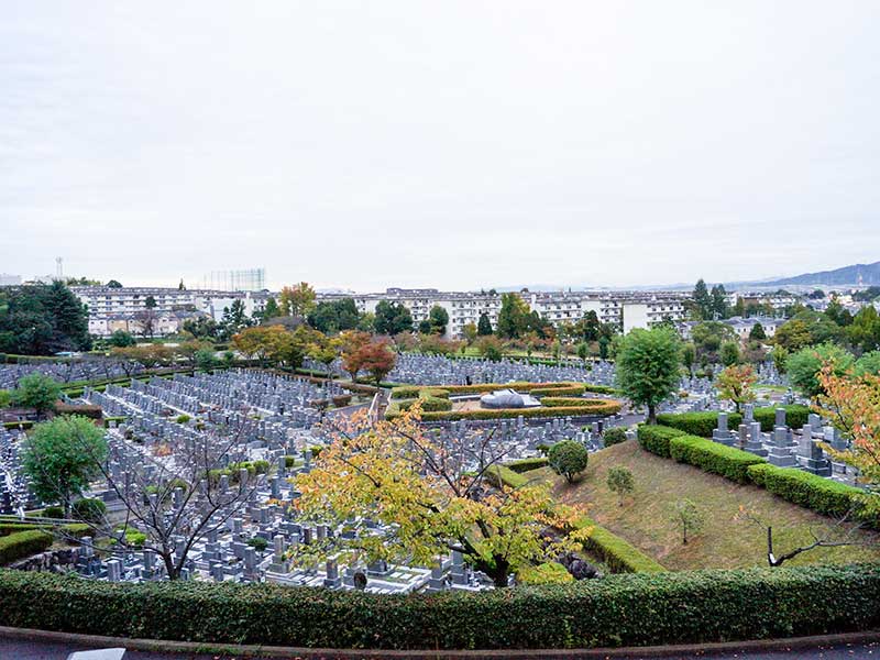 寝屋川市公園墓地　広大な敷地に建立された墓石