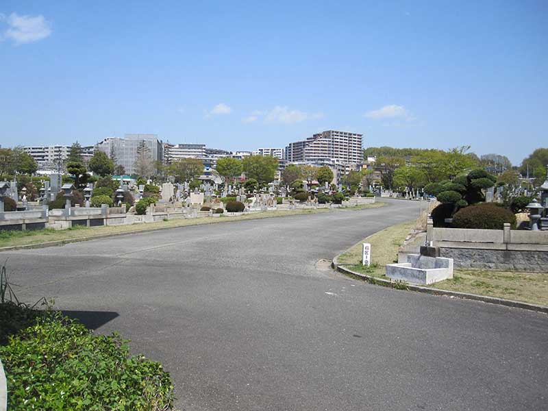 大阪市設 服部霊園の平坦な墓域