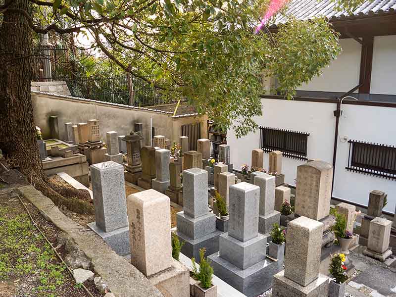 善龍寺墓地（史跡口縄坂）