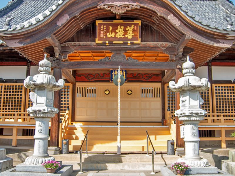 本堂正面