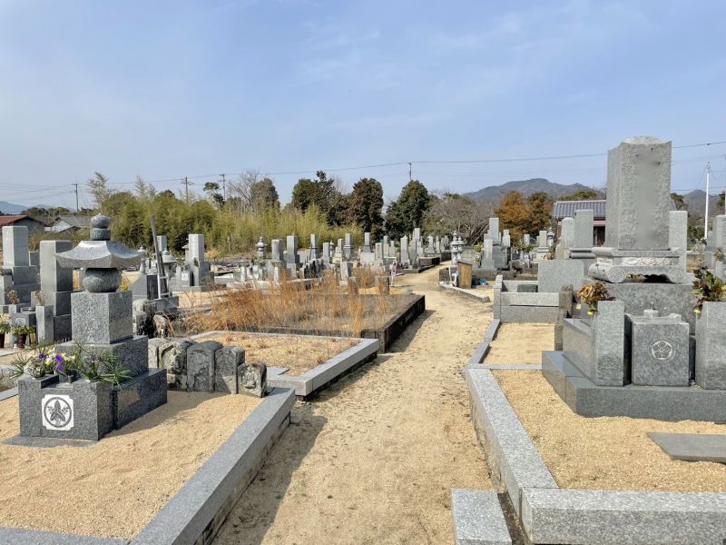 横内墓地
