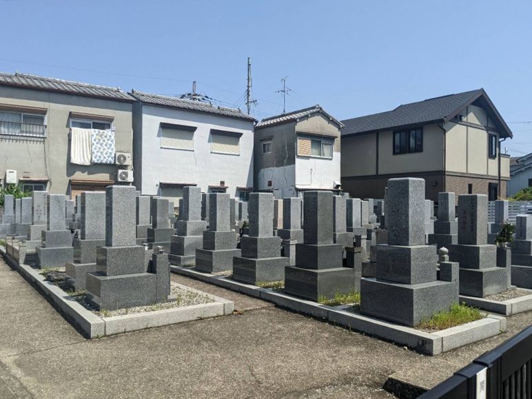 泉證寺墓地