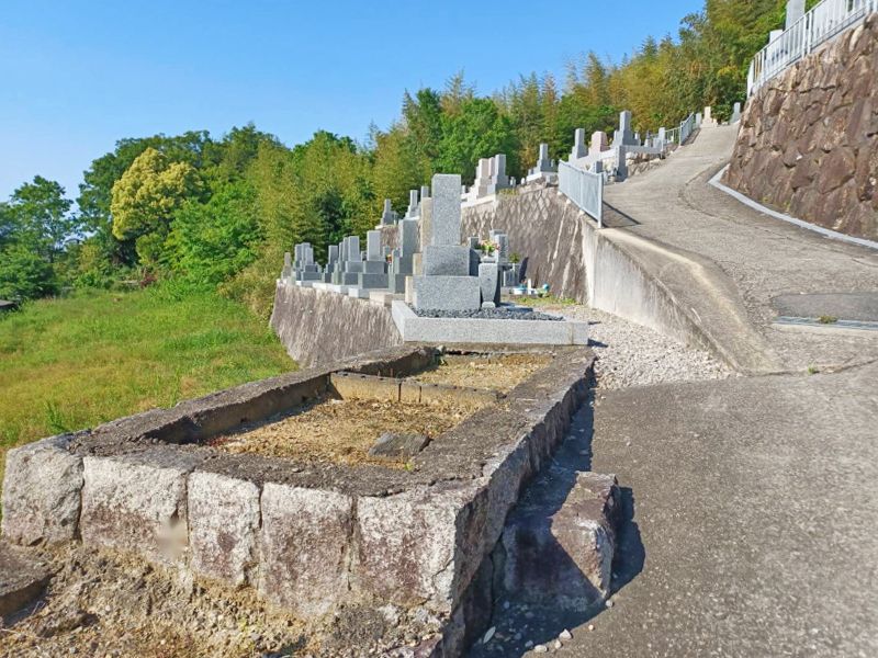 横小路墓地