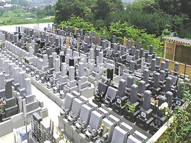 みろくの里霊苑　きれいに区画された墓域