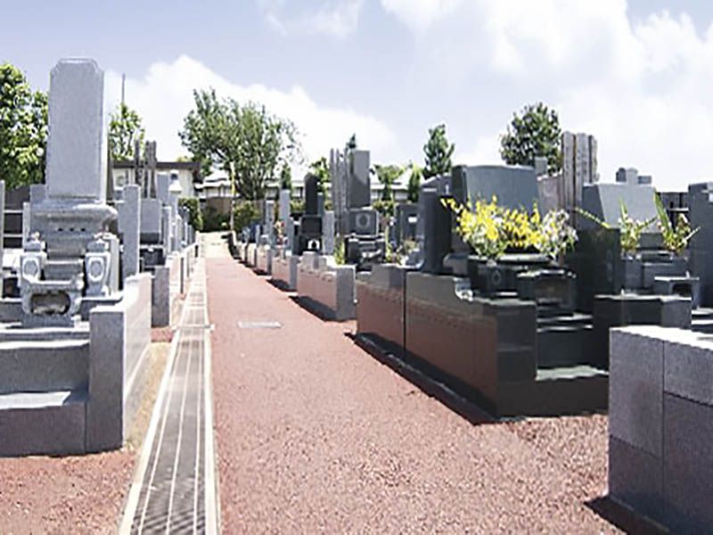 メモリアルヒルズ湘南 バリアフリーの参道