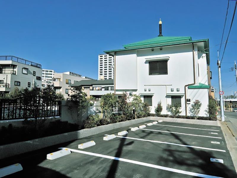 南千住浄苑　整備された駐車場